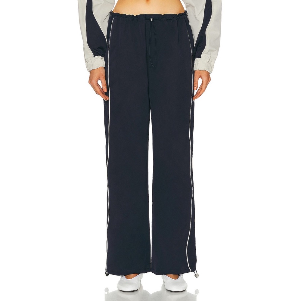 NWOT GRLFRND Cinched Waist Wide Leg Track Windbreaker Pant in Navy & Ivory